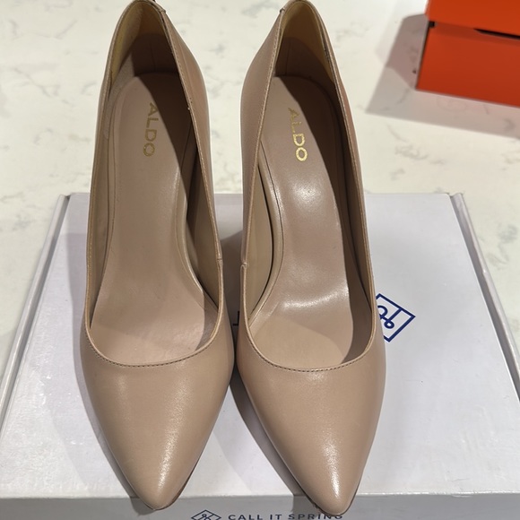 Nude 7.5 Aldo heels. - Picture 2 of 3